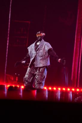 当偶像遇见机器人，SNH48用一场金曲大赏演绎未来 