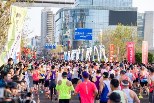 石马奔腾，共赴热爱 君乐宝2026石家庄马拉松赛激情开跑 