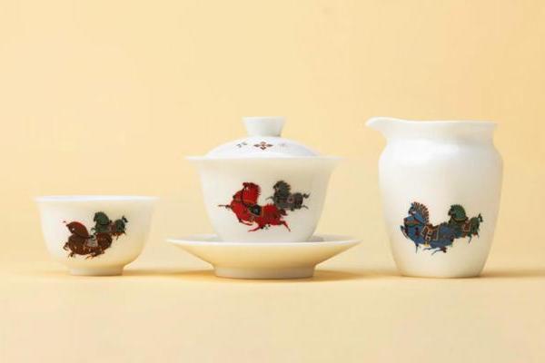 京东采销溯源直播走进月记窑 独家发售“马到成功”羊脂玉瓷新品 