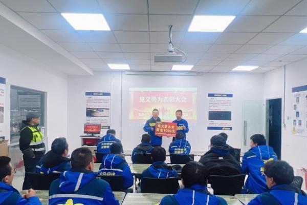 深夜救援：德邦司机焦志尚“火中逆行” 