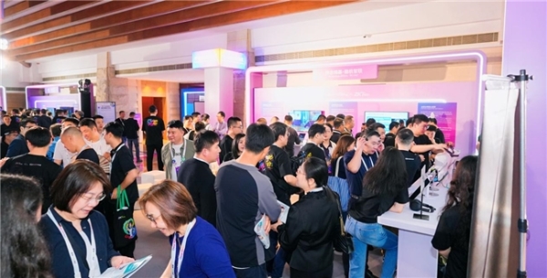 WAGAWAGA脑机接口觉醒：做你的“大脑状态管家” 