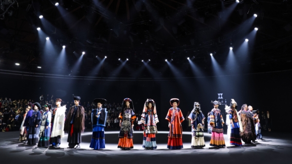 衣迪阿诺×梁燕 | 跨界携手，高校赋能凉山彝族服饰焕新 