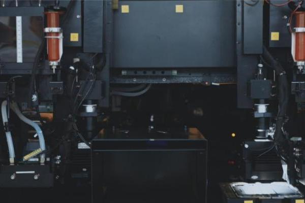 破解折痕难题：先导智能与OPPO如何用“芯片级3D打印”重塑折叠屏体验？ 