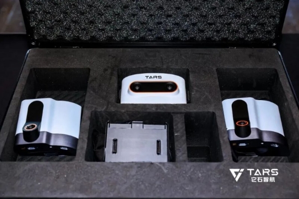 新华网专访它石智航首席科学家丁文超，揭秘全球首个「能干活」的通用具身大模型AWE3.0 