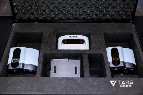 新华网专访它石智航首席科学家丁文超，揭秘全球首个「能干活」的通用具身大模型AWE3.0 