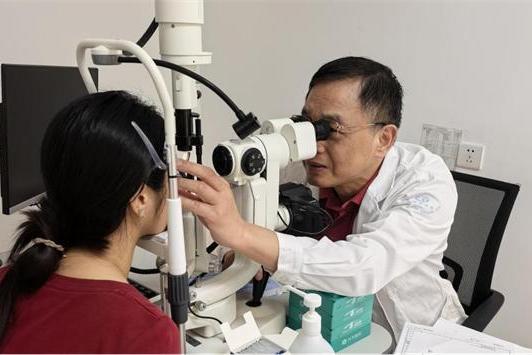 专注光明三十载 杜新华携手杭州华厦眼科共筑名医工作室 