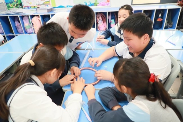 松下青少年环境科普活动再添新内容 ——《充充冲，松下绿能车》驶进珠海 