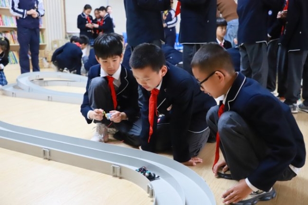 松下青少年环境科普活动再添新内容 ——《充充冲，松下绿能车》驶进珠海 