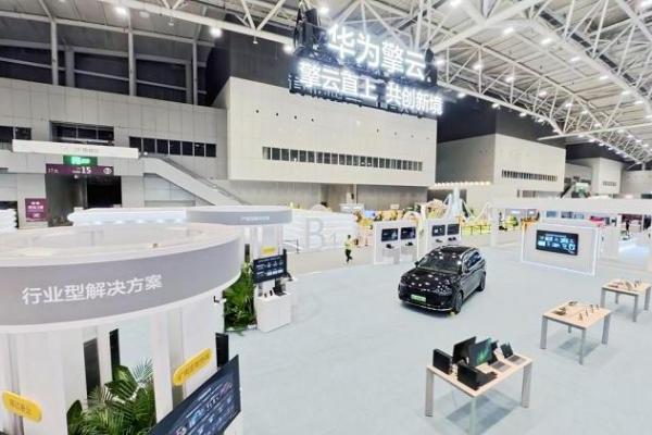 鸿蒙商用生态再结硕果 AI工作手机赋能东风猛士重塑营销体系 