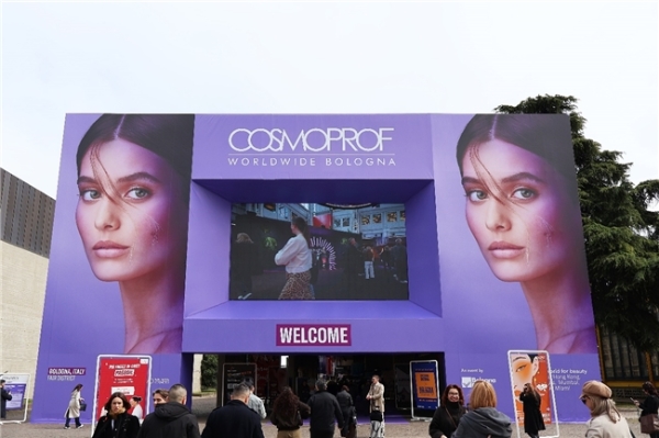 在博洛尼亚看见中国美妆，珀莱雅多品牌矩阵亮出中国美妆科研实力