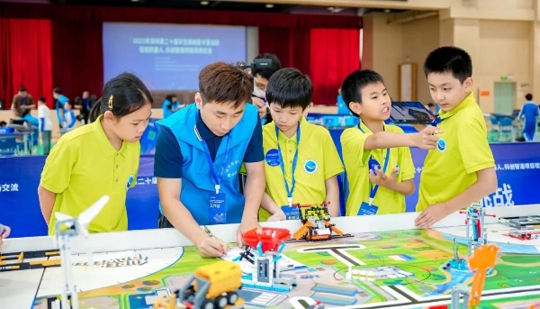 教育部高中生“脱颖计划”重点指向AI、太空探索、脑机等战略新兴领域 
