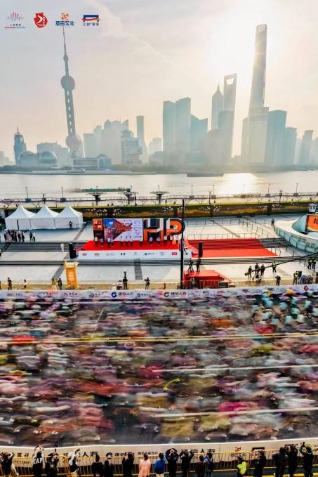 穿越城市文脉！2026上海黄浦半程马拉松鸣枪起跑 