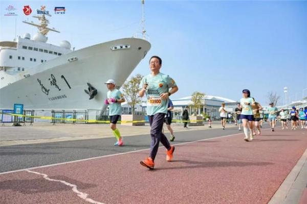 穿越城市文脉！2026上海黄浦半程马拉松鸣枪起跑 