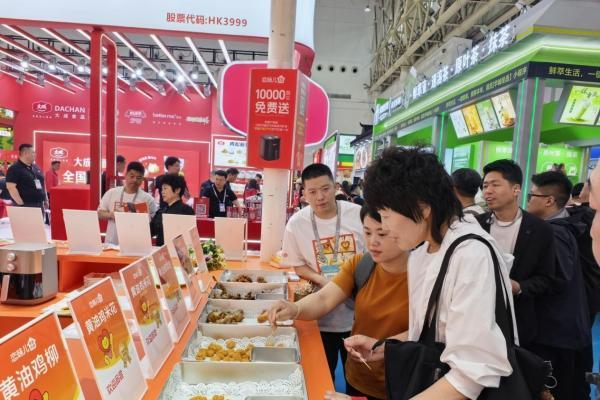 恋味儿亮相良之隆食材电商节 黄油炸鸡系列新品成展会人气王 