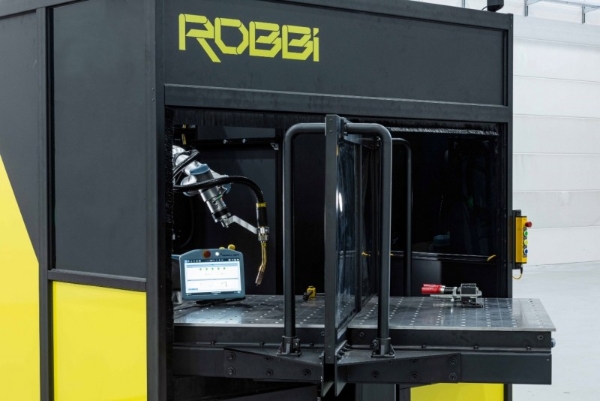伊萨推出 ROBBI 360 协作机器人焊接工作站 简化自动化焊接部署流程 