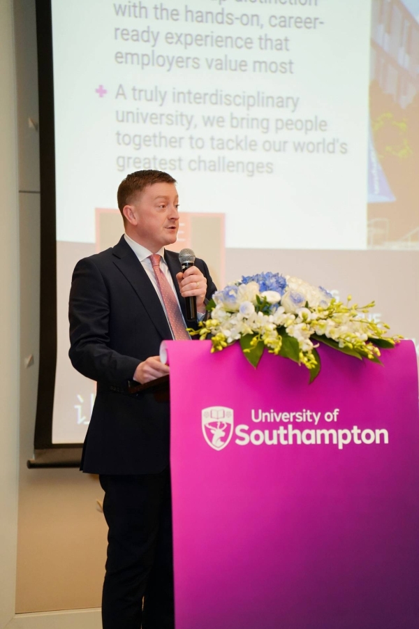 南安普顿大学推出“职业优势”项目 以创新型就业支持回应中国学生职业发展关切 