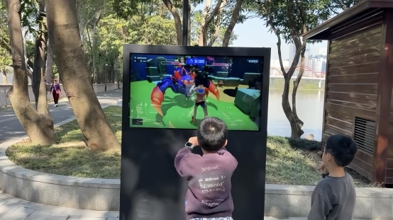 洪湖公园上新！C-Life数智运动一体机，解锁户外AI运动新玩法 