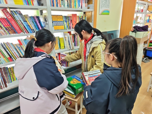 “寻鲜”助力乡村振兴，麦德龙与壹基金为河南乡村学子捐赠793本图书 