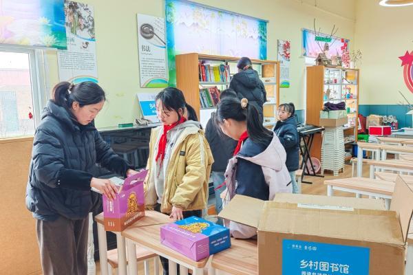 “寻鲜”助力乡村振兴，麦德龙与壹基金为河南乡村学子捐赠793本图书 