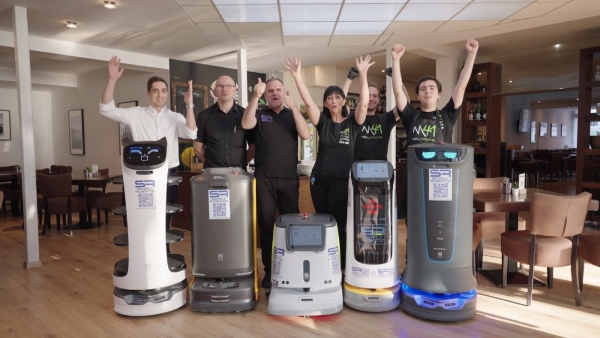 36氪报告：普渡商用服务机器人全球市占率领先，领航全品类、多形态具身智能出海 