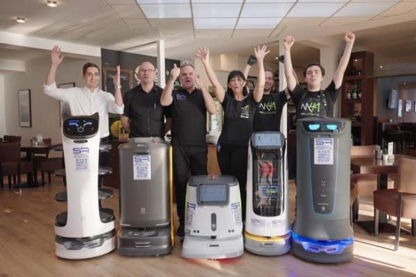 36氪报告：普渡商用服务机器人全球市占率领先，领航全品类、多形态具身智能出海 