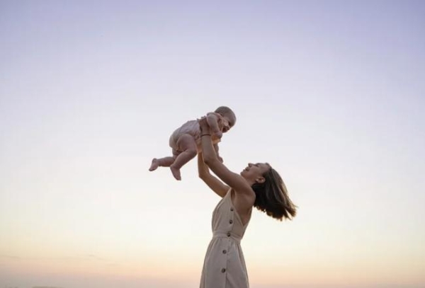 2026 婴儿床安全选购：3 月必看护栏间距 + 核心选购细节 