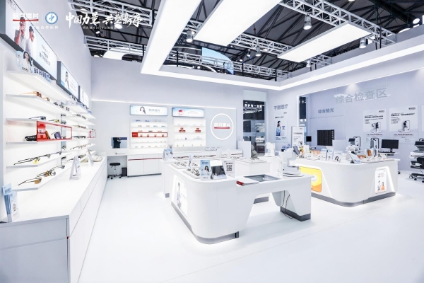 明月镜片闪耀上海眼镜展，以中国力量共塑行业新序 