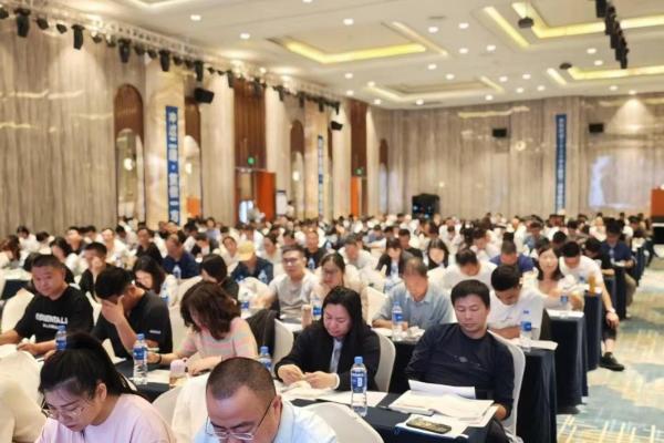 破解青春期养育困境！弘鲸教育李东旭校长开讲，解锁“对抗转合作”育儿新路径 