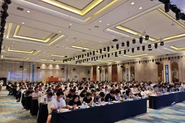 破解青春期养育困境！弘鲸教育李东旭校长开讲，解锁“对抗转合作”育儿新路径 