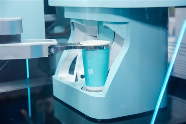 屡获国际大奖的全球第一咖啡机器人COFE+登陆南昌市委党校 