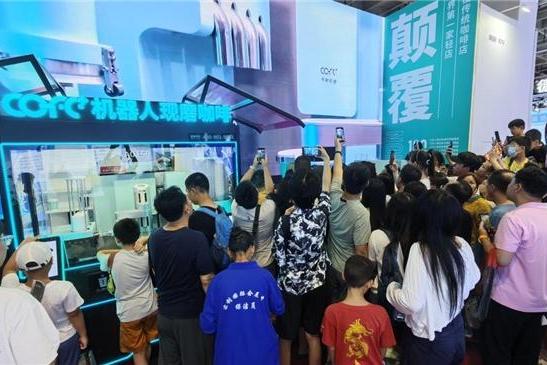 屡获国际大奖的全球第一咖啡机器人COFE+登陆南昌市委党校 