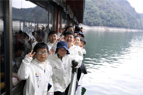 青出于篮再出发：东鹏补水啦携姚基金助力乡村孩子登上CBA全明星舞台 