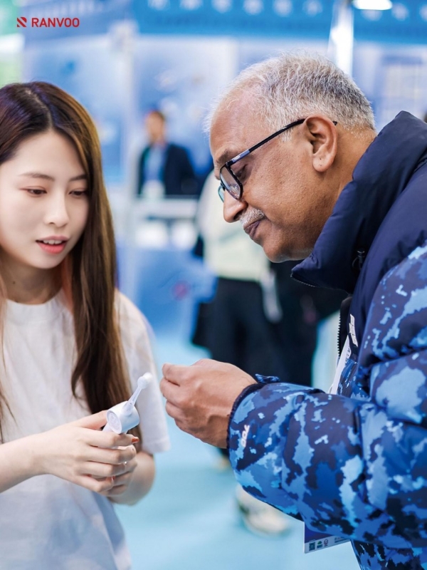 锐舞气泡电动牙刷亮相华南口腔展，喷气技术引发专业牙医群体关注 