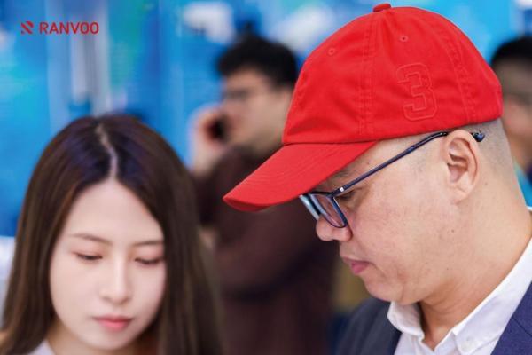 锐舞气泡电动牙刷亮相华南口腔展，喷气技术引发专业牙医群体关注 