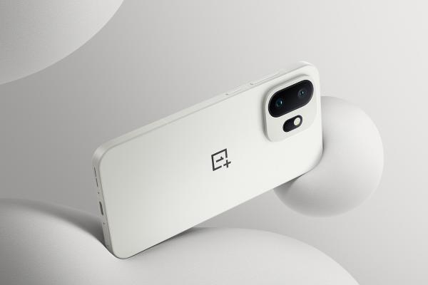 一加 15T 全新配色来袭：通体纯白，无愧「机圈白月光」 
