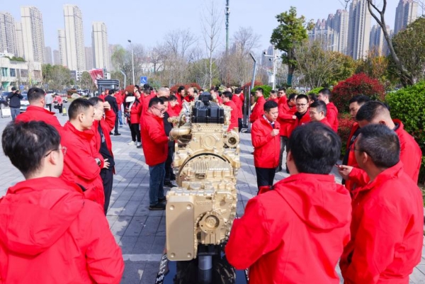 “龙抬头 启新程”东风龙擎3.0⁺ 技术升级，东风天龙新KL上市发布