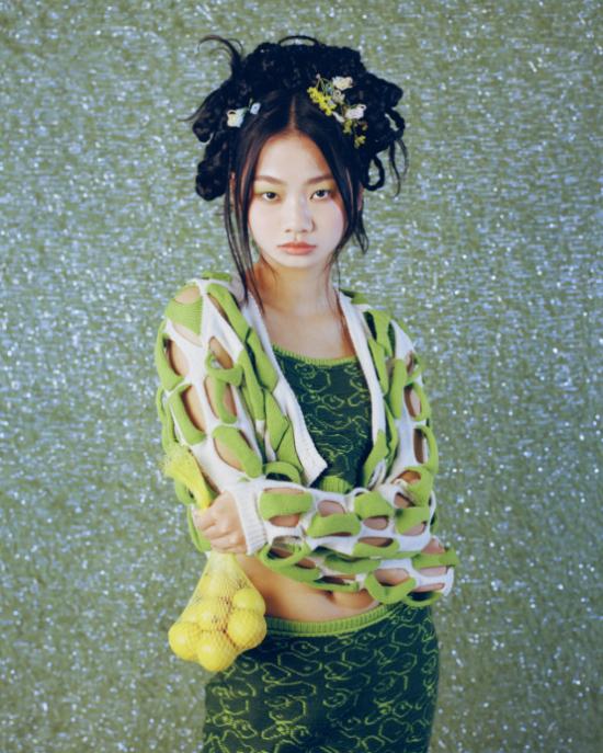 从乡愁的肌理到疗愈的针脚：设计师严可嘉的针织艺术 