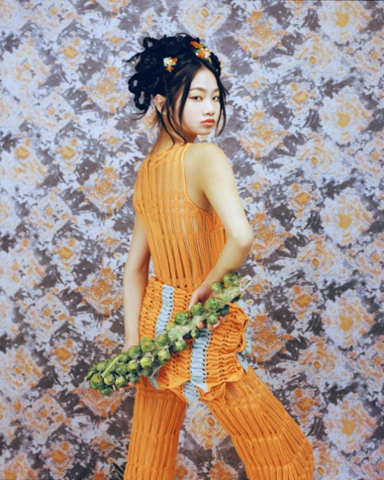 从乡愁的肌理到疗愈的针脚：设计师严可嘉的针织艺术 