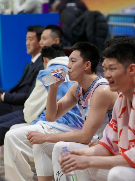 东鹏补水啦一路同行，活力闪耀2026CBA全明星赛场 