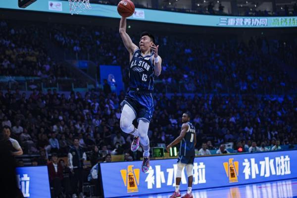 东鹏补水啦一路同行，活力闪耀2026CBA全明星赛场 