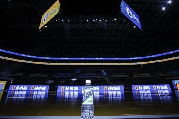 东鹏补水啦一路同行，活力闪耀2026CBA全明星赛场 