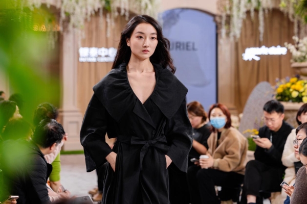 携手《嘉人marie claire》， 银泰百货多城解锁春日穿搭新灵感