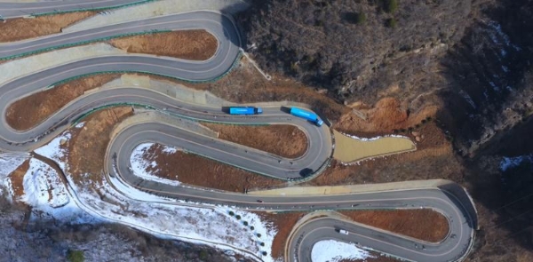 31km险路 300米落差！欧曼银河全球价值品鉴之旅（纯电篇）征服壶关十四拐 