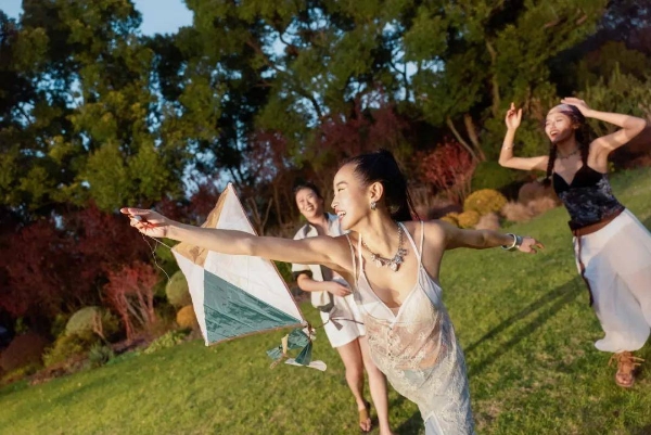 谁在定义我们怎么穿？爱慕开启了一件衣橱“配角”的逆袭 