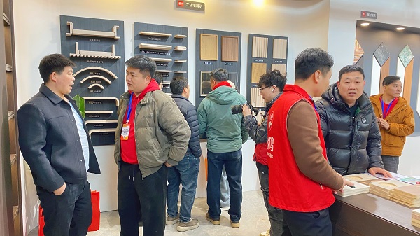 鹏鸿板材石家庄郑州双城首发，茶香板与传奇系列引爆关注 