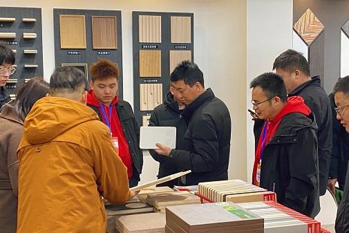 鹏鸿板材石家庄郑州双城首发，茶香板与传奇系列引爆关注 
