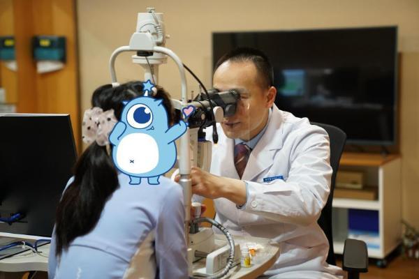 100 度远视储备半年耗尽？广州爱尔眼科李剑华：近视防控要定期 “年检” 