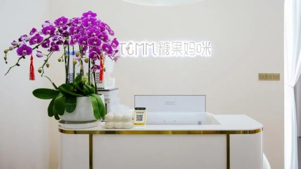 糖果妈咪引入首台AI智能产康机器人，开启产康“人机共护”新阶段