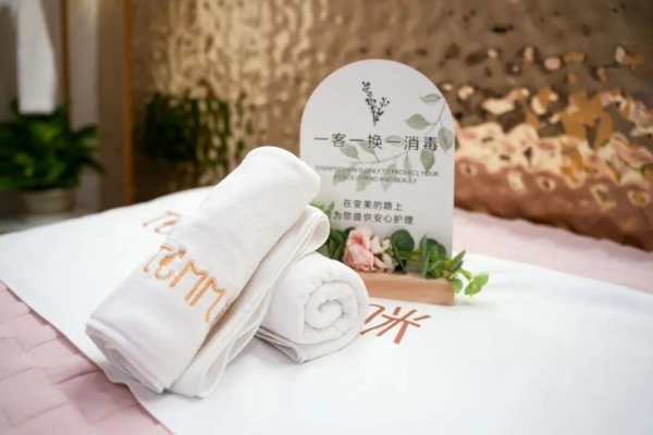 糖果妈咪引入首台AI智能产康机器人，开启产康“人机共护”新阶段