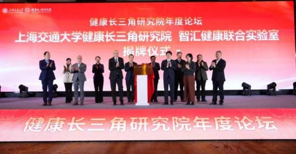 糖果妈咪引入首台AI智能产康机器人，开启产康“人机共护”新阶段